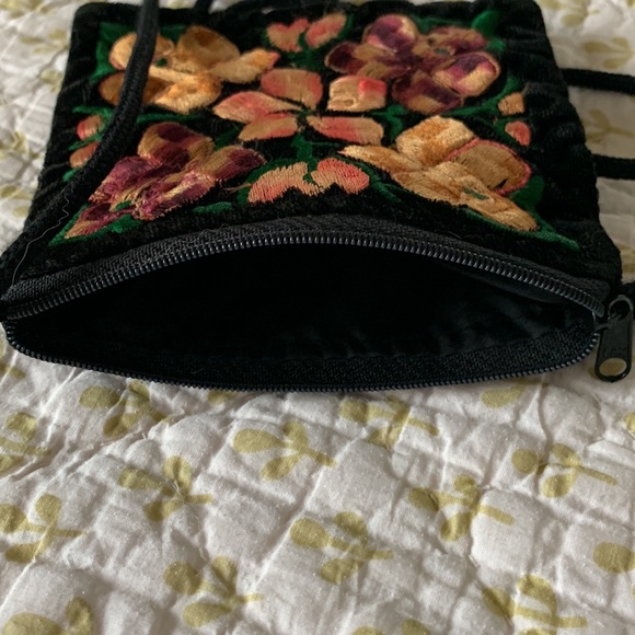 Beautifully embroidered mini velvet purse. 4” x 4” - Picture 3 of 4
